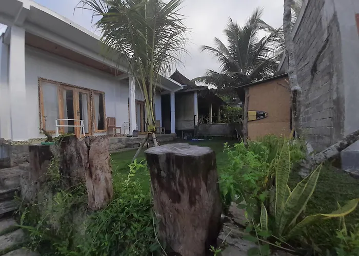 The Nyamo Surfschool & 2* Pulukan