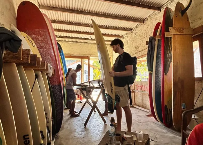 Pensión The Nyamo Surfschool &