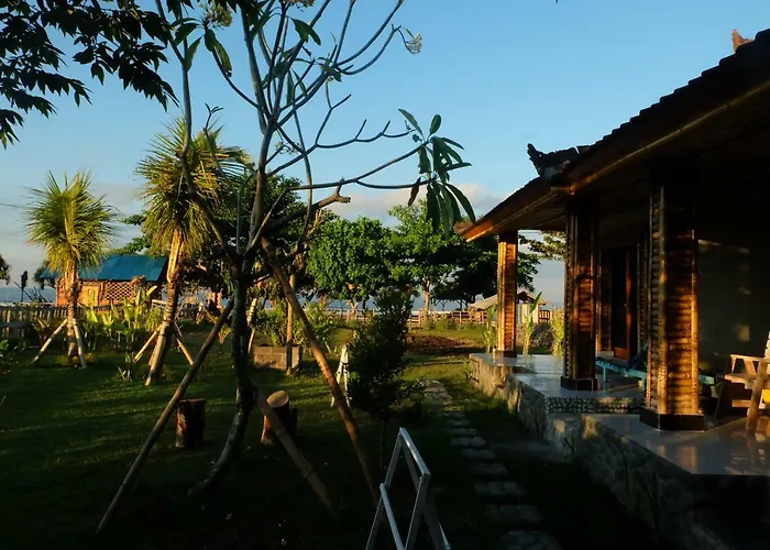 The Nyamo Surfschool & Pensión 2*