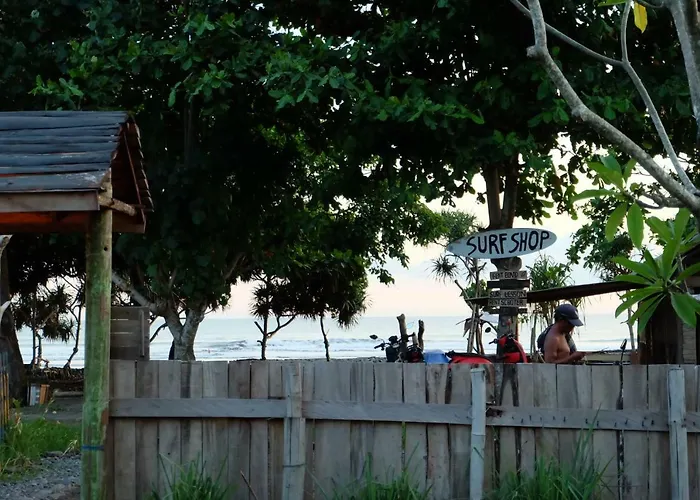 The Nyamo Surfschool & Pensión