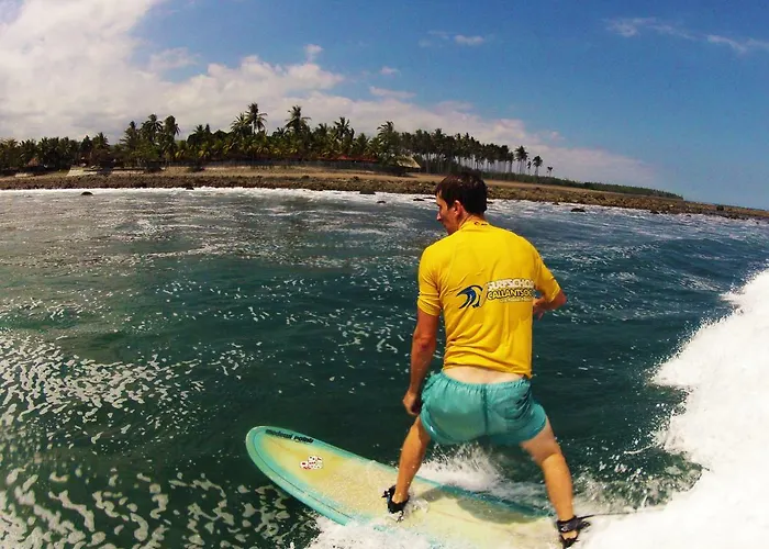 The Nyamo Surfschool & Pensión