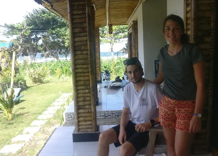 Pensión The Nyamo Surfschool & 2*