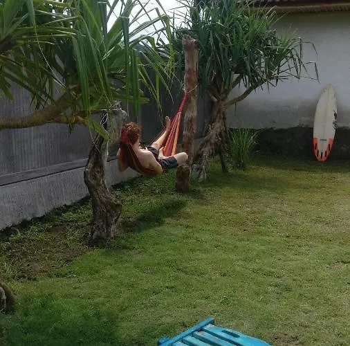 The Nyamo Surfschool & Pensión 2*